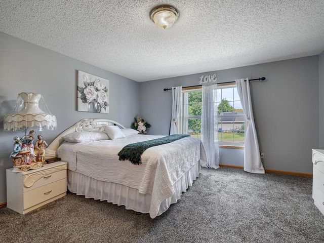 18932 Dunbury Avenue, Farmington, MN 55024