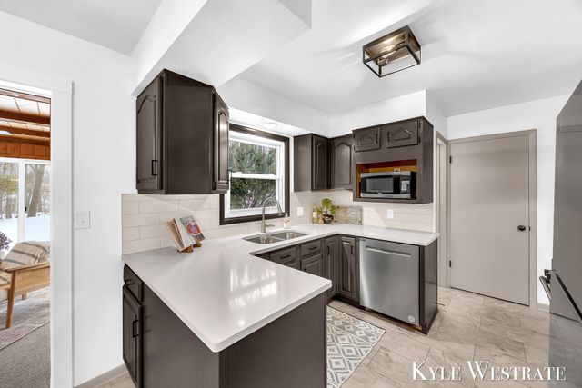 3349 Chevy Chase Street Ne, Grand Rapids Twp, MI 49546