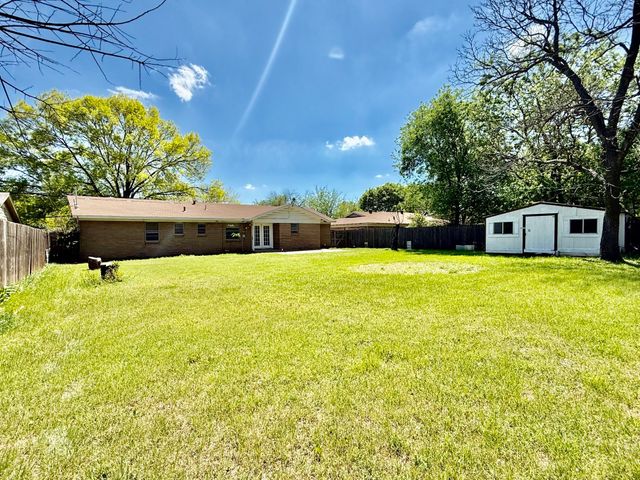 1114 Davis Street, Cleburne, TX 76033