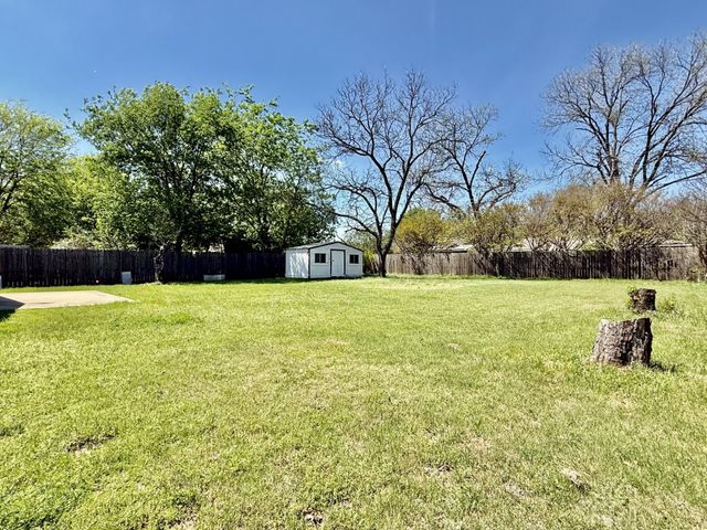 1114 Davis Street, Cleburne, TX 76033