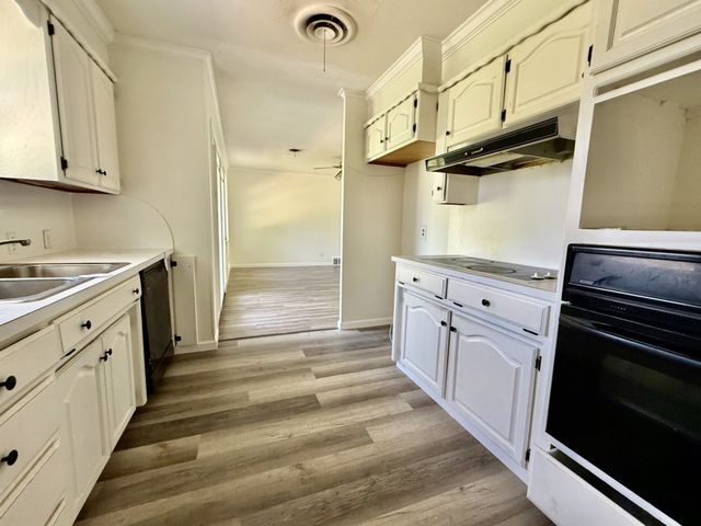 1114 Davis Street, Cleburne, TX 76033