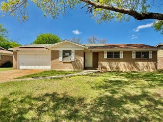 1114 Davis Street, Cleburne, TX 76033