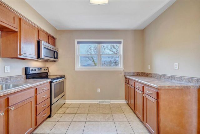 3853 Red Fox DR, Roanoke, VA 24017