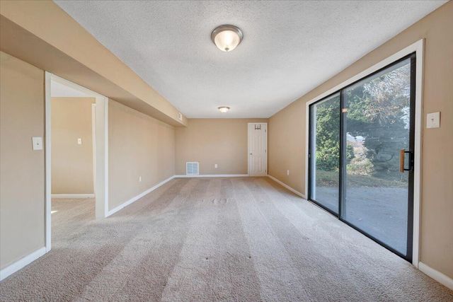 3853 Red Fox DR, Roanoke, VA 24017