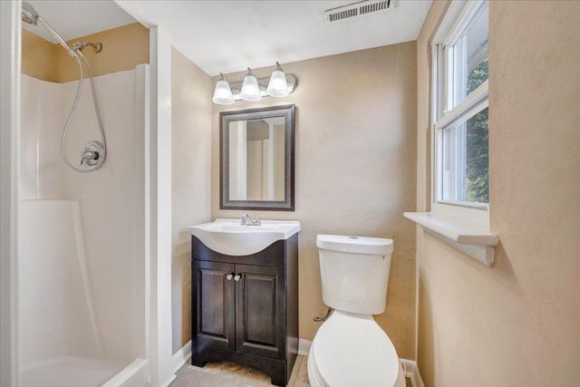 3853 Red Fox DR, Roanoke, VA 24017