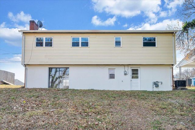 3853 Red Fox DR, Roanoke, VA 24017