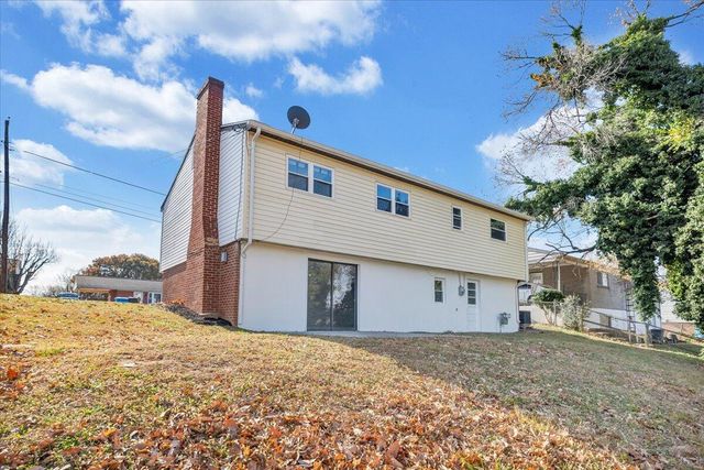 3853 Red Fox DR, Roanoke, VA 24017