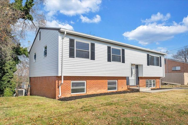 3853 Red Fox DR, Roanoke, VA 24017