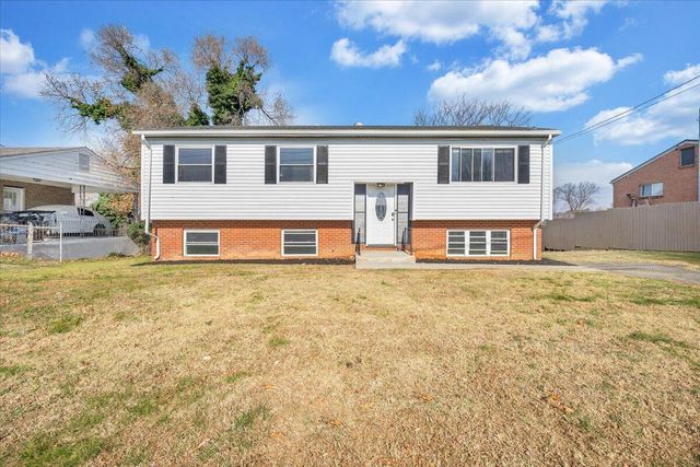 3853 Red Fox DR, Roanoke, VA 24017