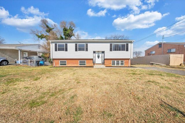 3853 Red Fox DR, Roanoke, VA 24017