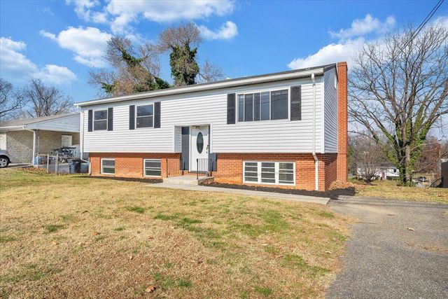 3853 Red Fox DR, Roanoke, VA 24017