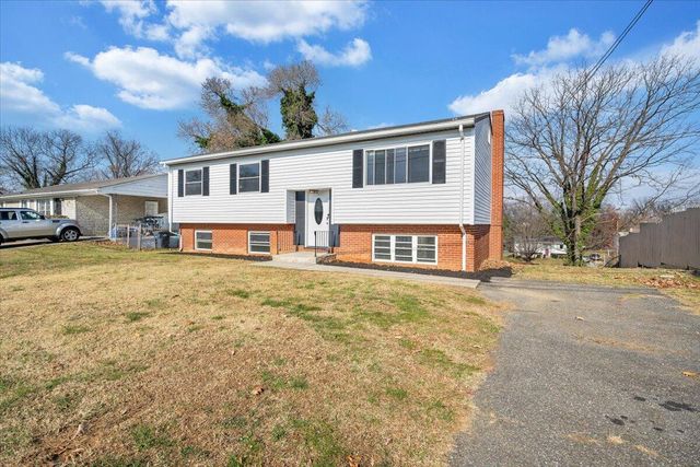 3853 Red Fox DR, Roanoke, VA 24017