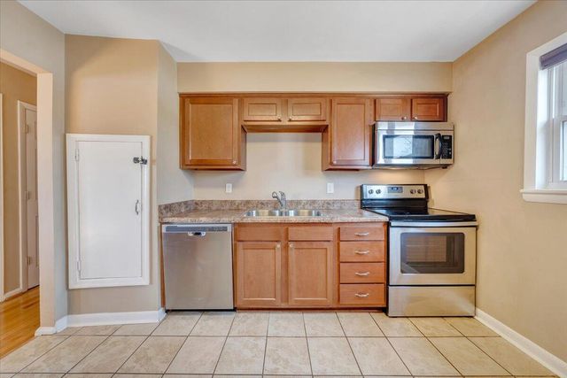 3853 Red Fox DR, Roanoke, VA 24017