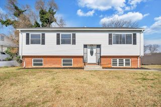 3853 Red Fox DR, Roanoke, VA 24017