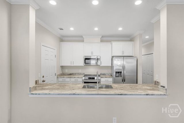 39 Travis Street, Savannah, GA 31406