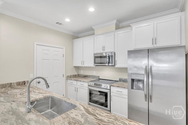 39 Travis Street, Savannah, GA 31406