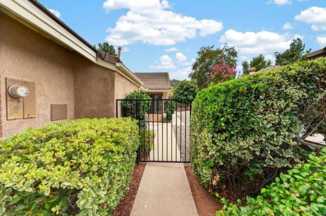 4233 Los Padres Drive, Fallbrook, CA 92028