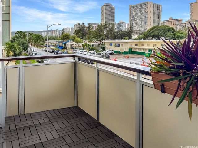 509 University Avenue 201, Honolulu, HI 96826