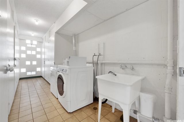 509 University Avenue 201, Honolulu, HI 96826