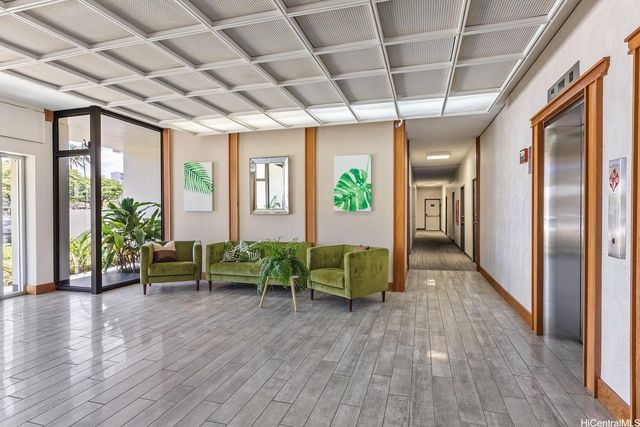 509 University Avenue 201, Honolulu, HI 96826