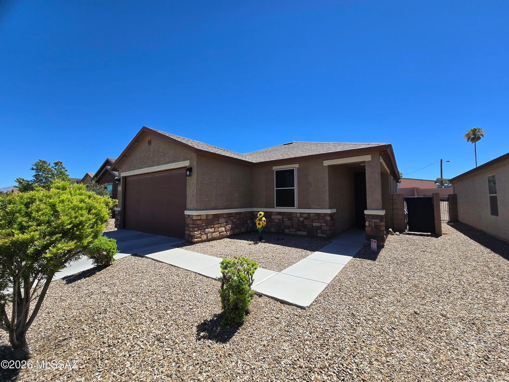 6151 S Antrim Loop, Tucson, AZ 85706