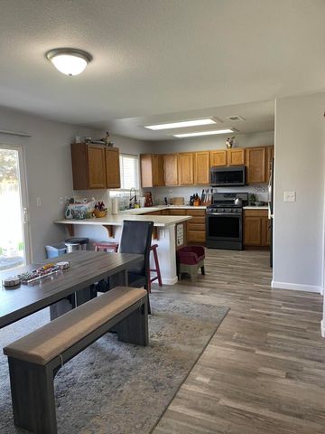 1852 Santa Maria Avenue, Porterville, CA 93257