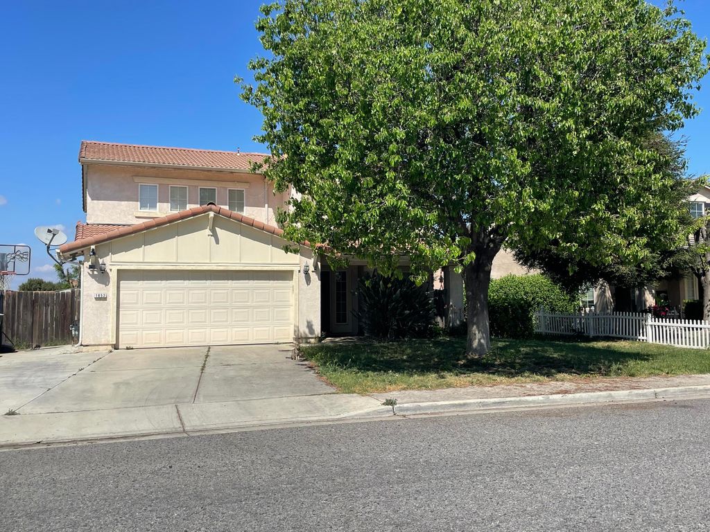 1852 Santa Maria Avenue, Porterville, CA 93257