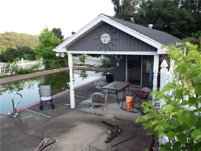 25 Linton Alley, East Bethlehem, PA 15333