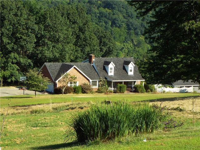 25 Linton Alley, East Bethlehem, PA 15333