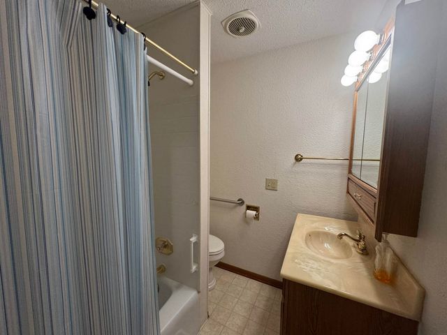 905 10th St., Charles City, IA 50616