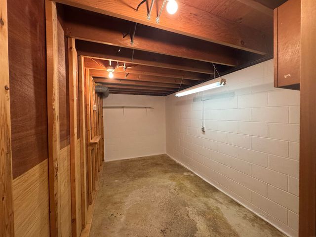 905 10th St., Charles City, IA 50616