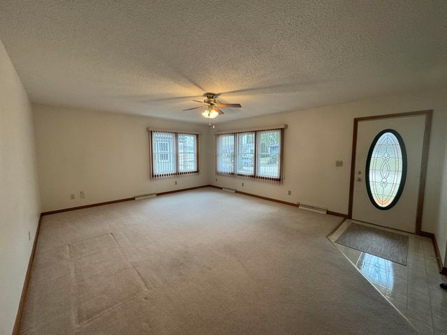 905 10th St., Charles City, IA 50616