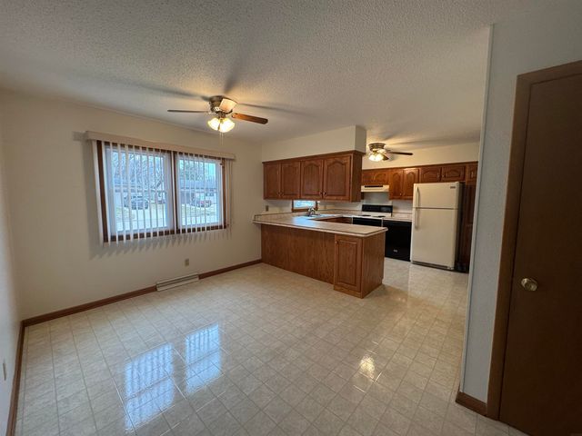 905 10th St., Charles City, IA 50616