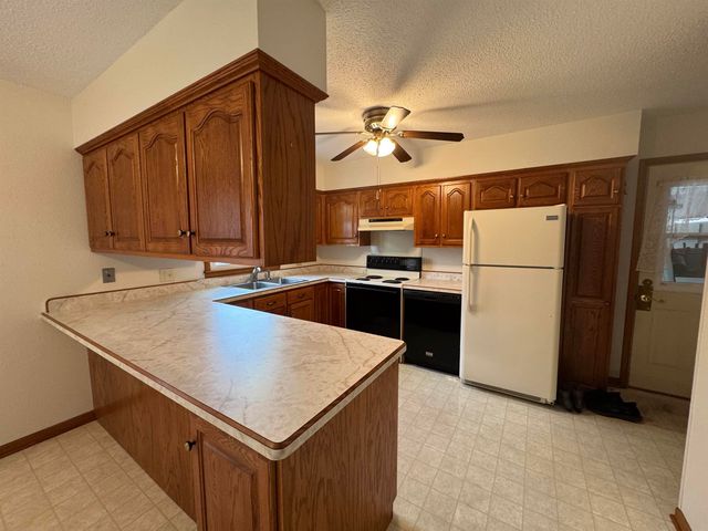 905 10th St., Charles City, IA 50616