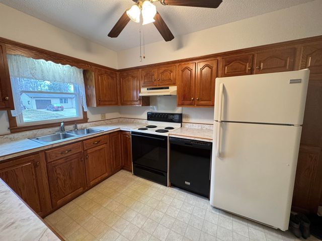 905 10th St., Charles City, IA 50616