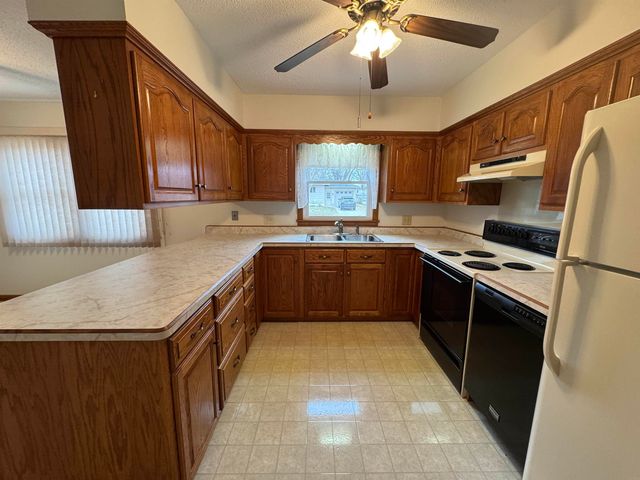 905 10th St., Charles City, IA 50616