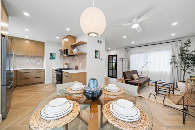 7374 Bishops Ln, La Jolla, CA 92037