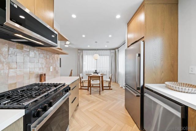 7374 Bishops Ln, La Jolla, CA 92037