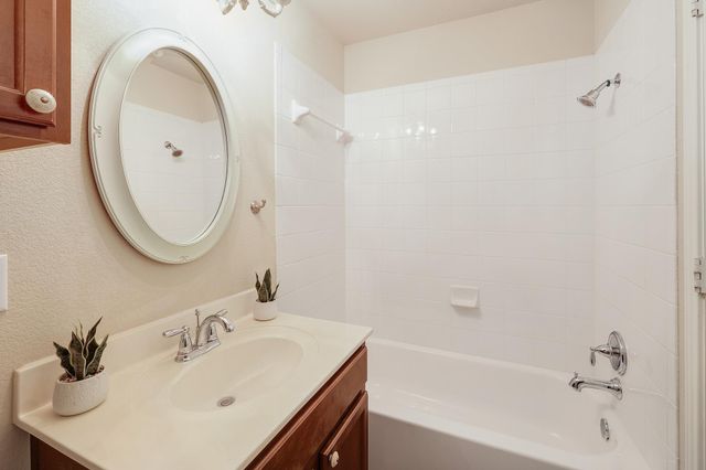 1310 Parmer LN 1902, Austin, TX 78727