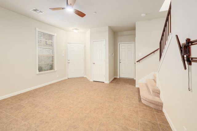 1310 Parmer LN 1902, Austin, TX 78727