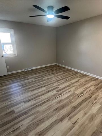 8702 N Linda Lane, Pleasant Valley, MO 64068