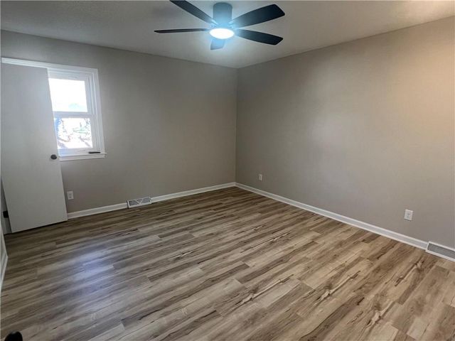 8702 N Linda Lane, Pleasant Valley, MO 64068