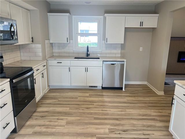 8702 N Linda Lane, Pleasant Valley, MO 64068