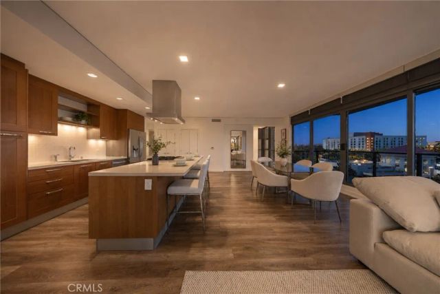 9 MacArthur Place N502, Santa Ana, CA 92707