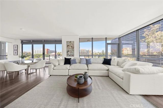 9 MacArthur Place N502, Santa Ana, CA 92707