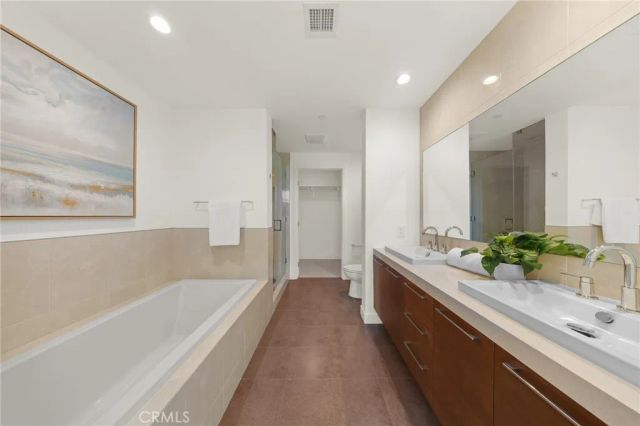 9 MacArthur Place N502, Santa Ana, CA 92707