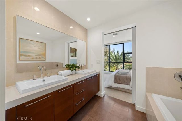 9 MacArthur Place N502, Santa Ana, CA 92707