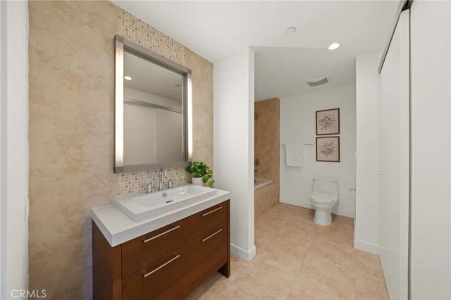 9 MacArthur Place N502, Santa Ana, CA 92707