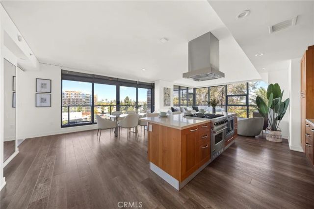 9 MacArthur Place N502, Santa Ana, CA 92707