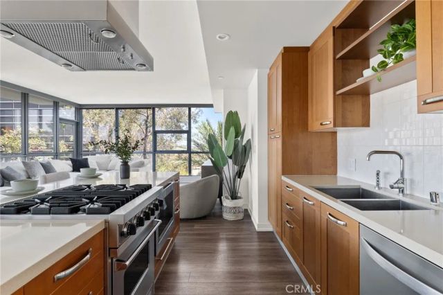 9 MacArthur Place N502, Santa Ana, CA 92707